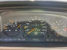 Mercedes-Benz E320 Well Maintained, Clean car, no issues - Photo 10