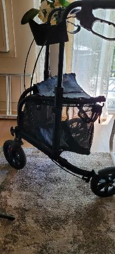 Déambulateur 3 roues avec siege