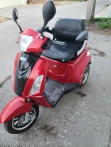 2024 Gio Mobility Scooter. $1200 OBO - Photo 2