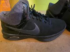 Nike Basketball Shoes - Photo 3