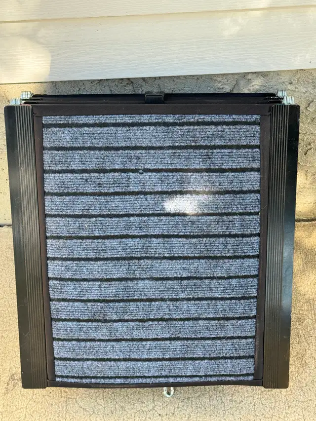 Folding pet ramp