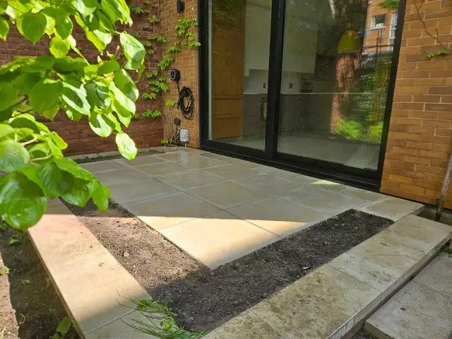 pave uni / muret / patio bois traite, composite / cloture