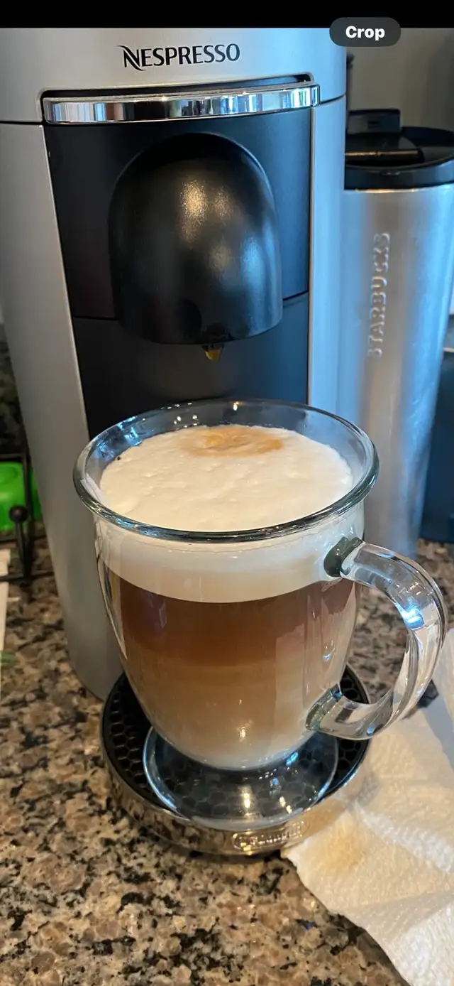 Nespresso Vertuo Plus DeLonghi w/Aeroccino