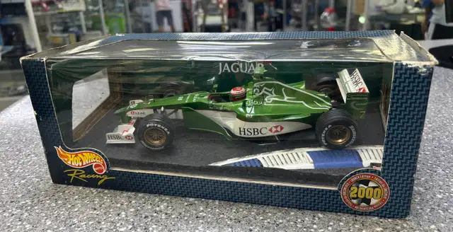 HOTWHEELS 2000 1/8 Jaguar R1 Boxed