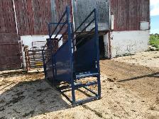 Adjustable Height Cattle Loading Chute
