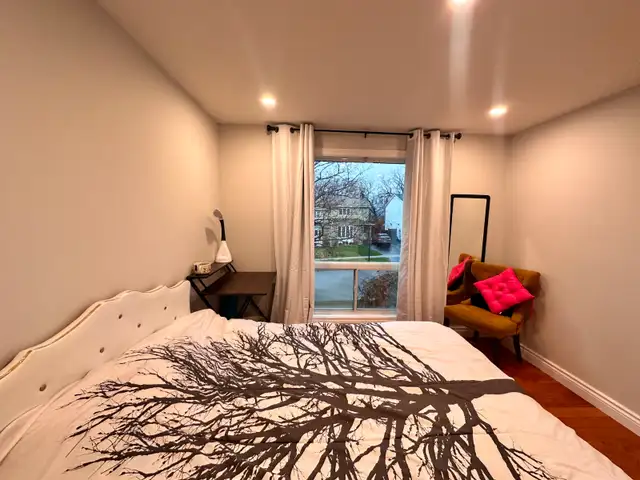 Furnished Pvt Bright B/r ,1st Floor, Near Oshawa Centre - July 1