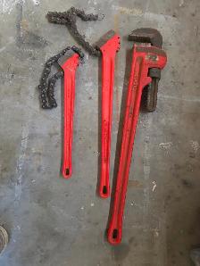 Pipe wrenches