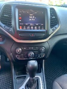 2016 Jeep Cherokee North – 3.2L V6 FWD - Photo 8