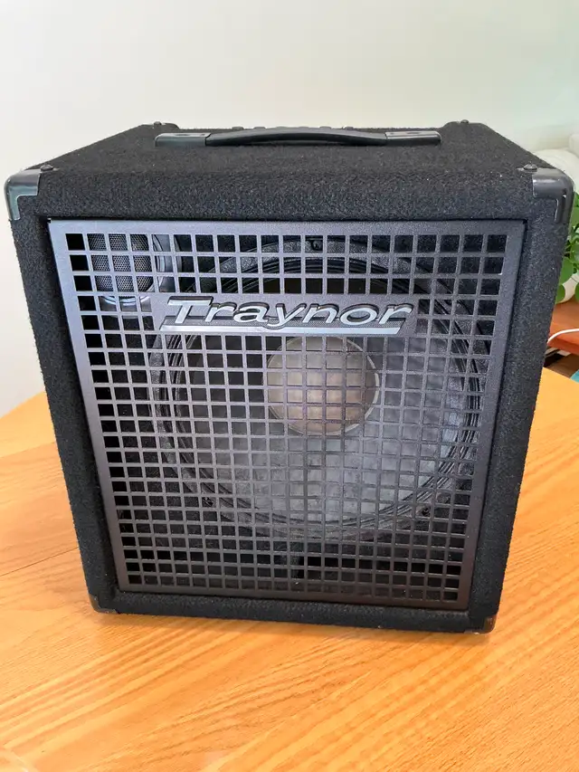 TRAYNOR SMALL BLOCK SB112 BASS AMPLIFIER