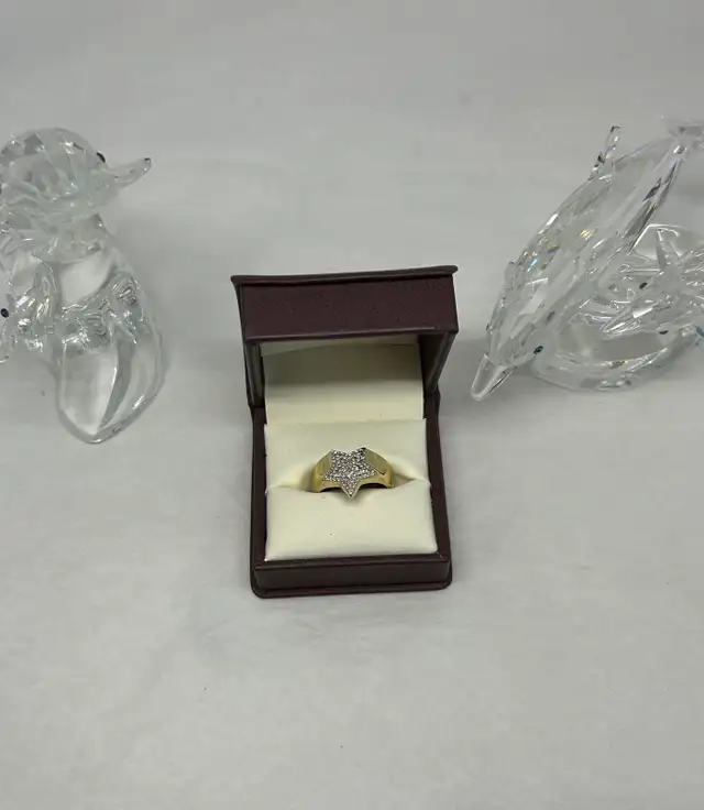 10k star Diamond Ring