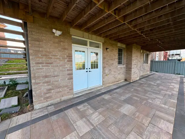 $1850 All-Inc! 2BR Legal Walkout Basement w/Pond View - Brampton