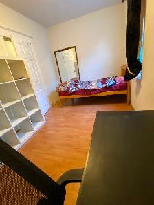 Cozy room in eastyork available from July 30th,single or couple - Photo 4
