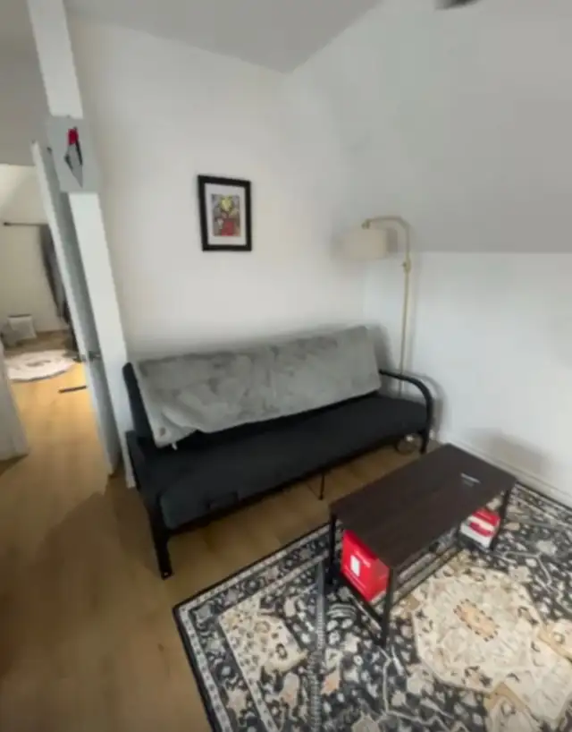 One Bedrooms Apartment, Steps to Subway