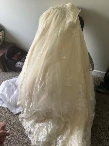 Floral Style Wedding Dress - Photo 4