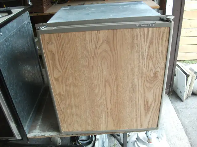 PROPANE - ELECTRIC FRIDGE