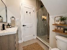 ELEGANT 5-BEDROOM MAIN LEVEL UNIT WITH BEAUTIFUL FINISHES - Photo 9