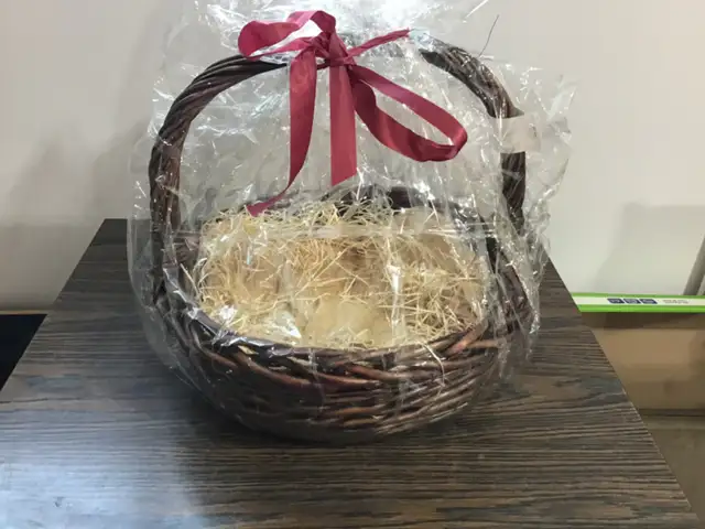 WICKER BASKET WITH HANDLE