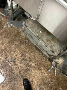 CLEANS (NOT HIRING) FLEXIBLE AND READY - Photo 4