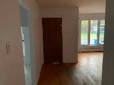 Logement rénové sur 2 étages avec 2 sdb, cour/2 stationnements - Photo 2