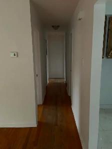 Logement rénové sur 2 étages avec 2 sdb, cour/2 stationnements - Photo 3