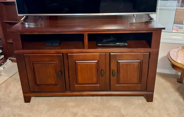✨ Classic Solid Wood TV Cabinet – Timeless Beauty & Quality ✨