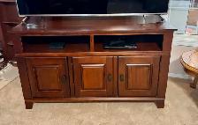 ✨ Classic Solid Wood TV Cabinet – Timeless Beauty & Quality ✨