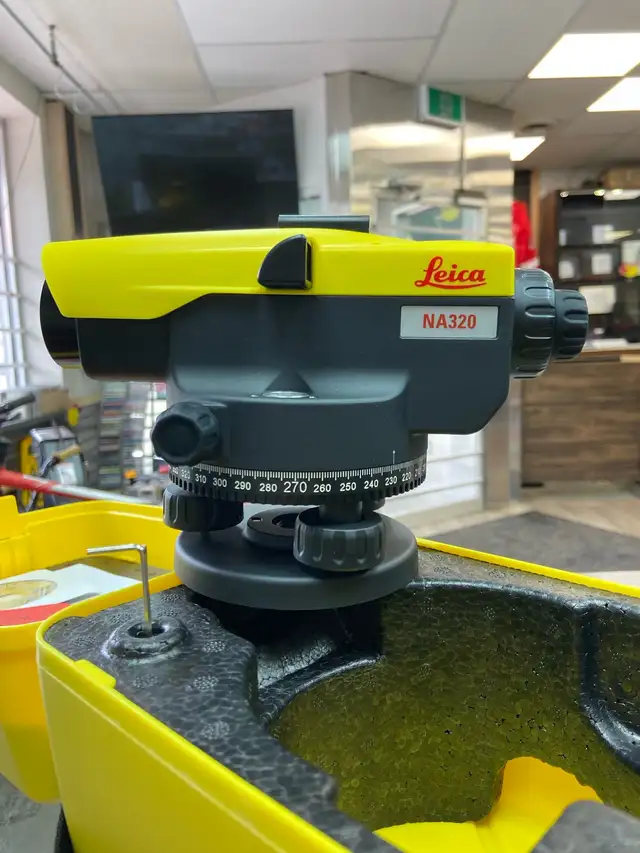 leica lino NA320 2.5mm auto level
