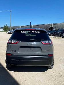 2022 Jeep Cherokee Sport - Photo 4