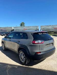 2022 Jeep Cherokee Sport - Photo 5