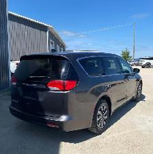 2017 Chrysler Pacifica LX - Photo 3
