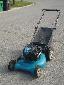 LIKE BRAND NEW 3 IN 1 21' YARDWORKS EX SERIES 6.75HP LAWNMOWER! - Photo 4