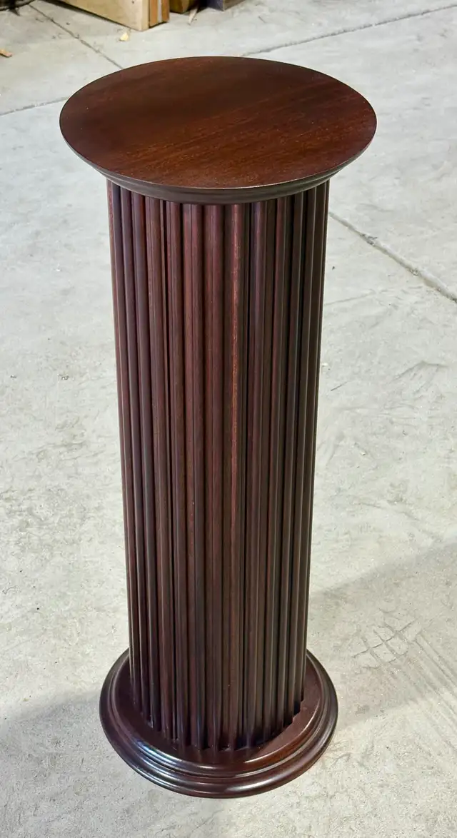 Contemporary Fluted Mahogany Pedestal