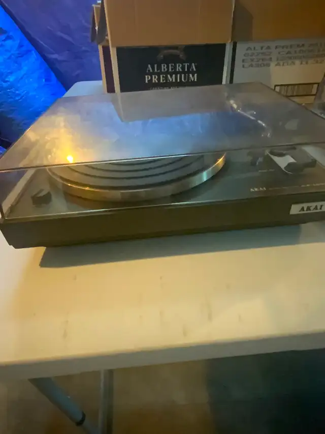 Sanyo TP 1010 Turntable & Akai AP 100C turntable.