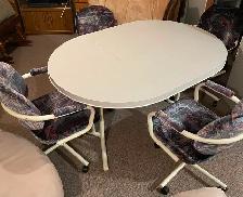 Table and 4 chairs - Photo 2