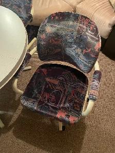 Table and 4 chairs - Photo 4
