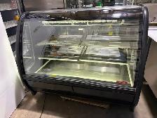 5/FT CURVED GLASS DELI/BAKERY DISPLAY COOLER