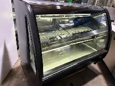 5/FT CURVED GLASS DELI/BAKERY DISPLAY COOLER - Photo 3