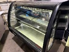 5/FT CURVED GLASS DELI/BAKERY DISPLAY COOLER - Photo 4