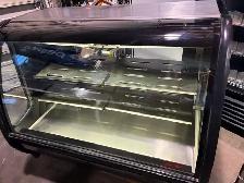 5/FT CURVED GLASS DELI/BAKERY DISPLAY COOLER - Photo 5