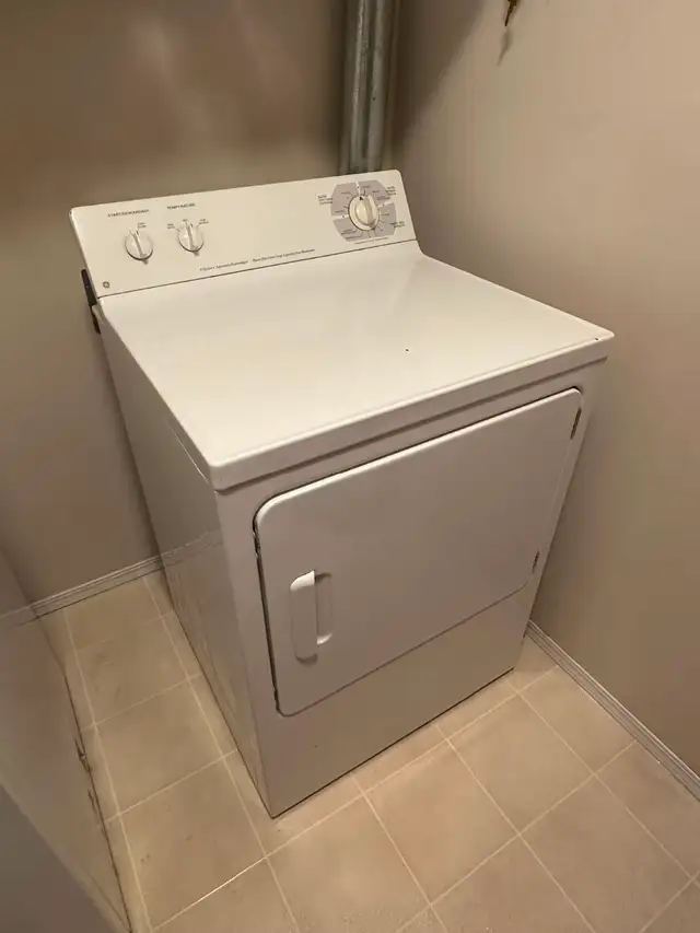 Electric GE dryer.