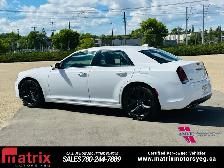 2022 Chrysler 300 Touring L - Photo 10