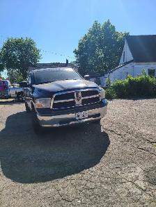 2009 dodge ram 4X4 loaded