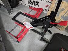 Cric pour VTT,  Tracteur a gazon, NEUF, ASSEMBLEE. 300LBS