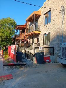 Contruction Workers - Photo 2