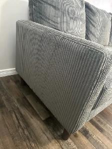 Leon’s Couch - Photo 5