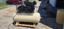 Ingersoll Rand 15HP Air Compressor - Photo 2