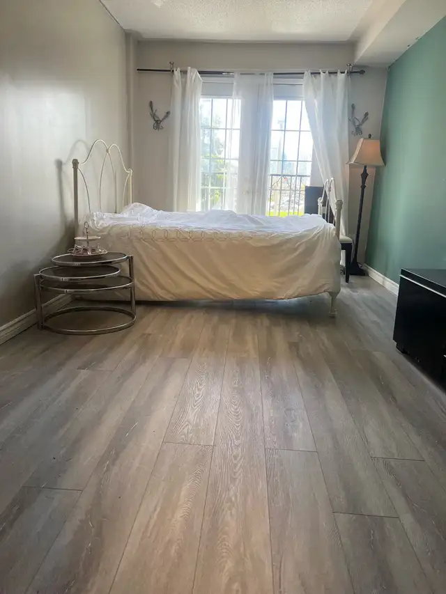 spacious bedroom for rent in centra Woodbridge Vaughan