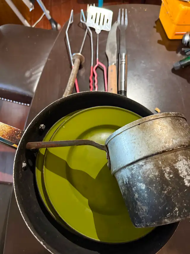 Camping pans, pot and fire utensils