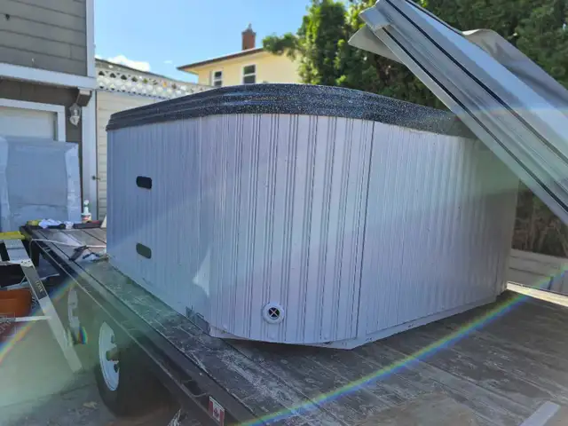 HOT TUB FOR SALE