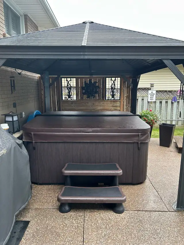Hot Tub with lounger